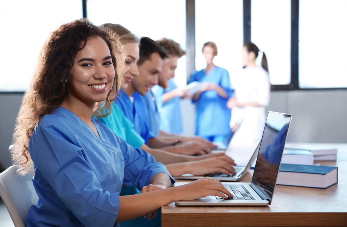 how do online nursing programs work