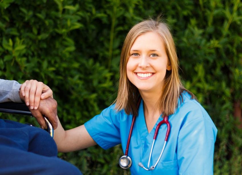 Getting Your BSN: Between Online, On-Campus and Hybrid Programs, What Is the Right Option For You?